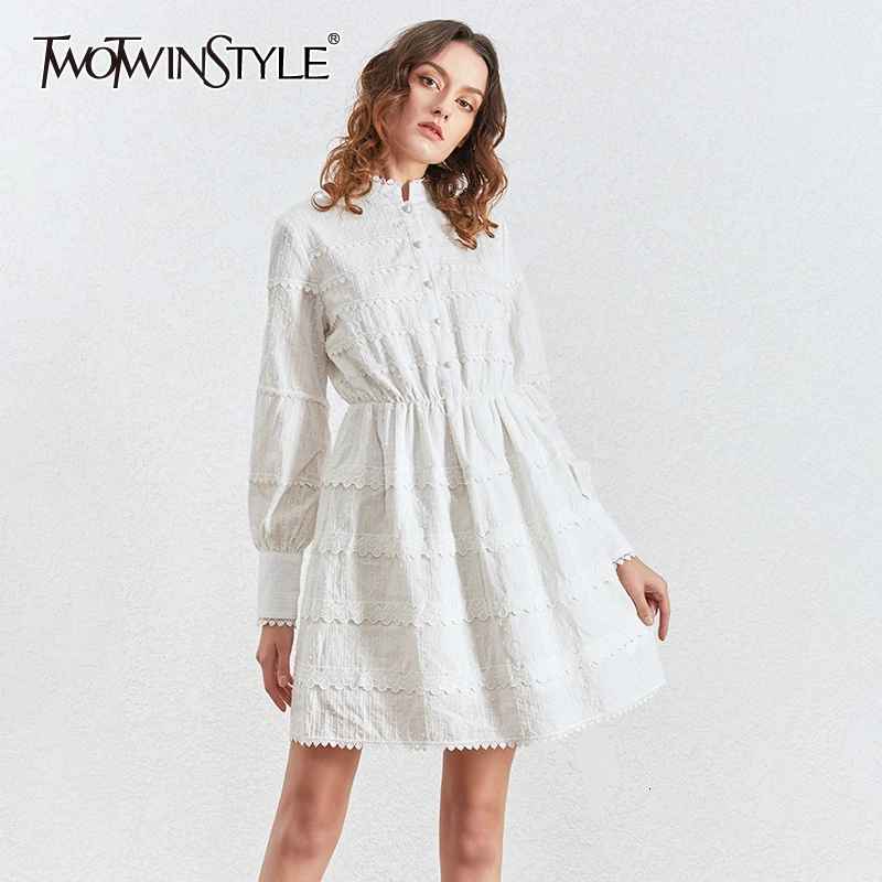 TWOTWINSTYLE лоскутное кружево в полоску платья для женщин Стенд воротник фонарь с