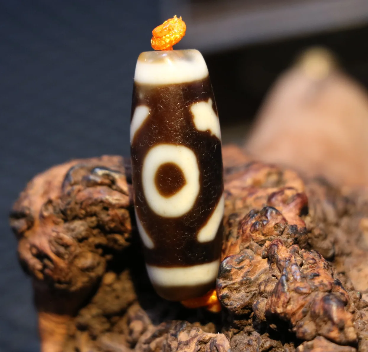 

Magic Power LKbrother Energy Tibetan Old Agate 2 Eye Peak Symbolize dZi Bead Amulet Totem Fit For Making Bracelet UPS1229