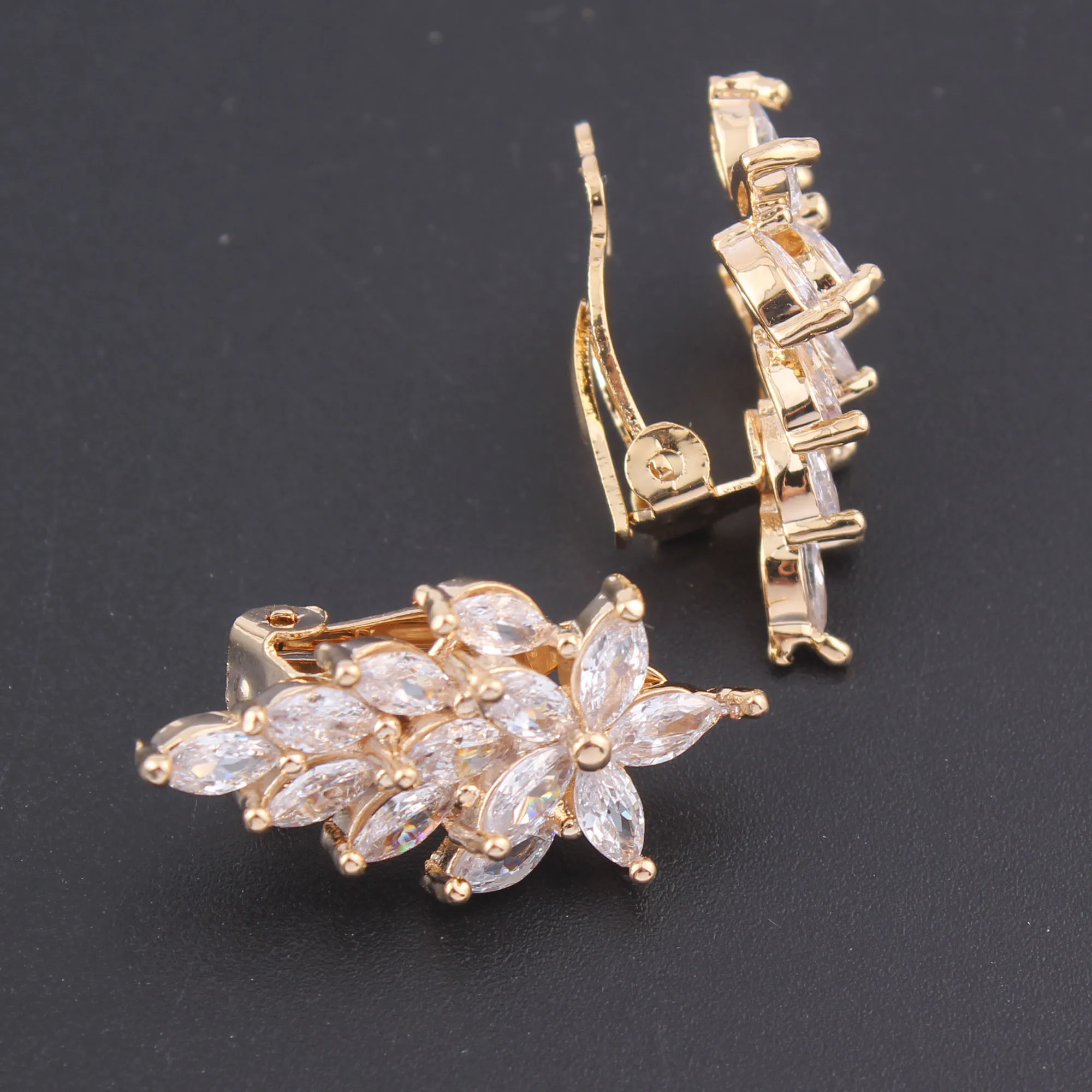 AAA CZ Leaf Shape Clip on Earrings Not Pierced For Women Girls Luxury Fashion Bridal Wedding Ear Cuff Earrings Good Gift