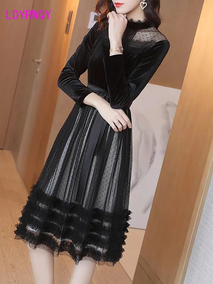 

2019 early autumn new round neck nine-point sleeve high waist was thin with mesh gauze stitching black velvet dress