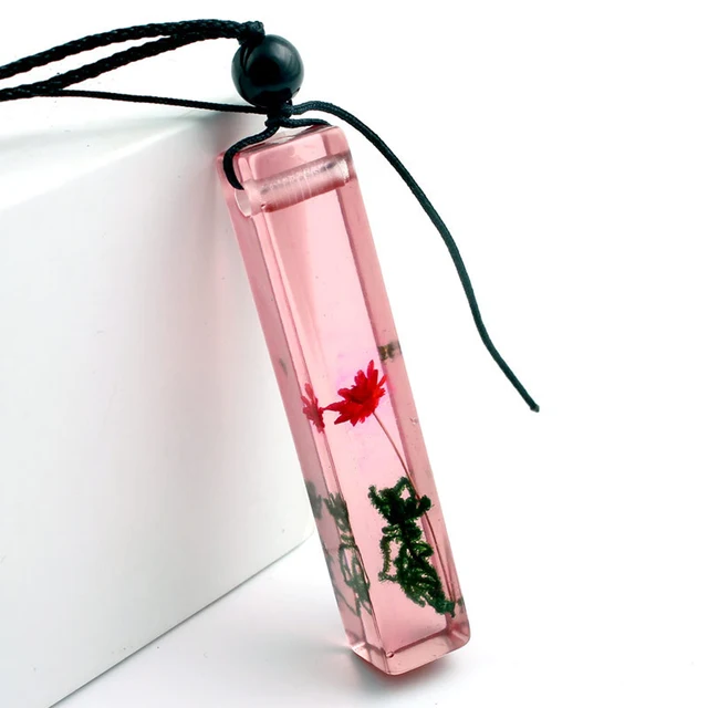 New Resin Pendant Necklace for Women Rectangle Dried Flower Inside Fashionable Polyester Woven Rope Chain Hot Jewelry Gift 1pc Red Pendant