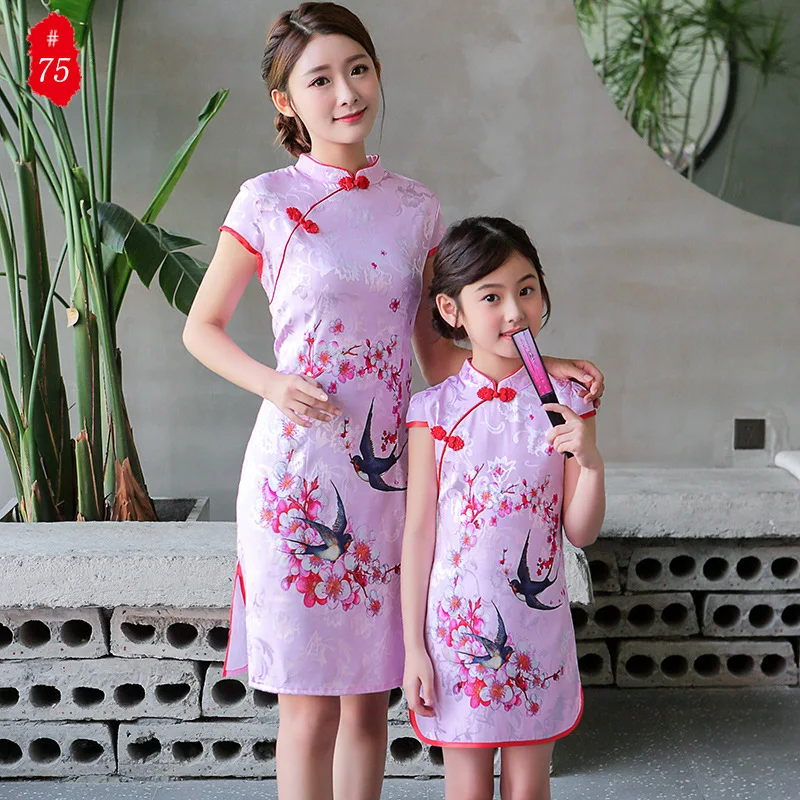 Платья для мамы и дочки; Cheongsam; одинаковые комплекты для семьи; одежда для мамы и дочки; семейный образ; платье с цветочным принтом; красная одежда - Цвет: 4