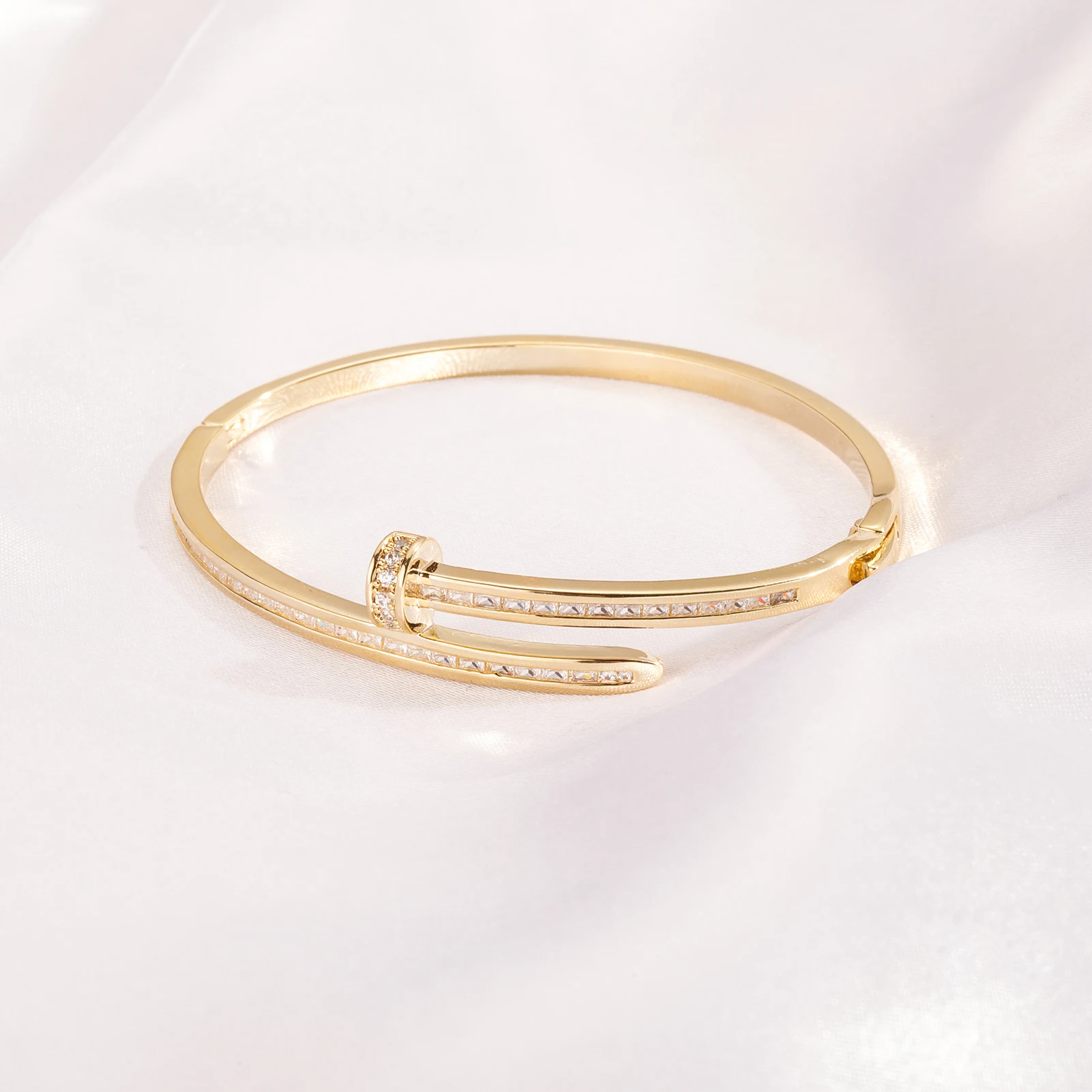 JINAO New Fashion High-quality Prong Setting 3A+Zircon Willow Nails Design Bracelet For Men and Women