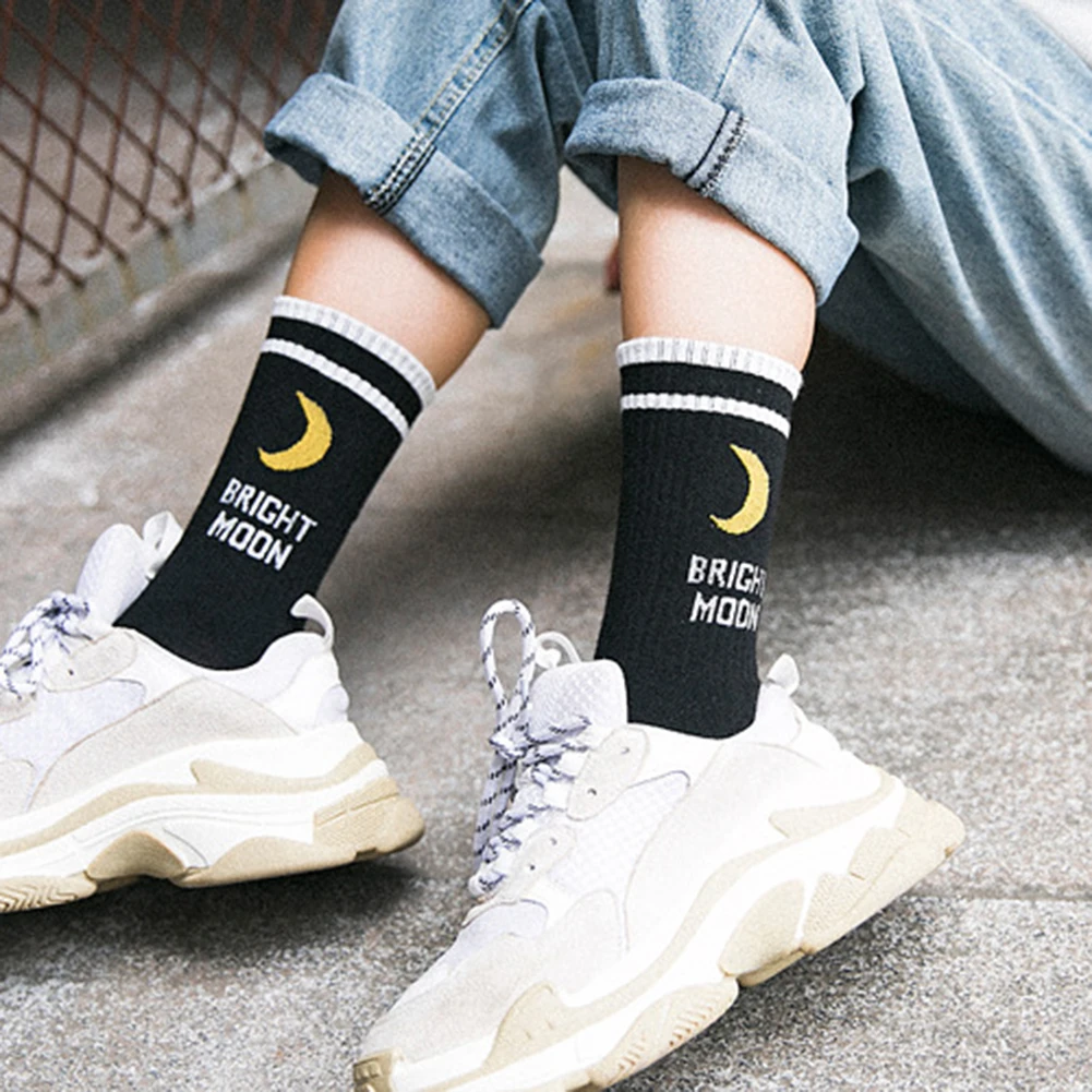 

2020 Fashion Moon Letter Long Crew Socks Stripe Elastic Rib-trim Sports Casual Socks for Women Men Hip Hop Harajuku Couple Socks