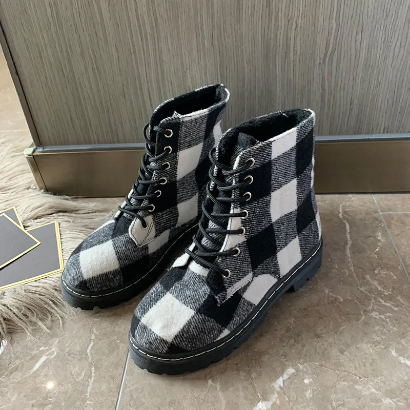 Winter Luxury Designer Patchwork Plaid Boots British Style Women Thick Heels Martin Boots Chic Plus Velvet Ladies Lace Up Shoes