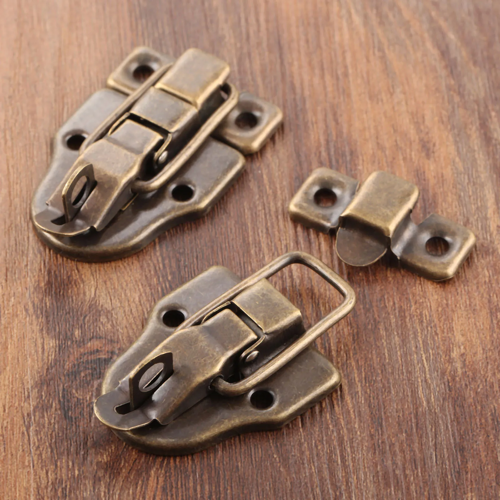 Jewelry box hasps Decorative latches Furniture hardware 2pcs Antique Bronze Box Latch Hasps Decorative Drawer Suitcases Jewelry Wood Case Iron Buckle Clasp 59*40mm