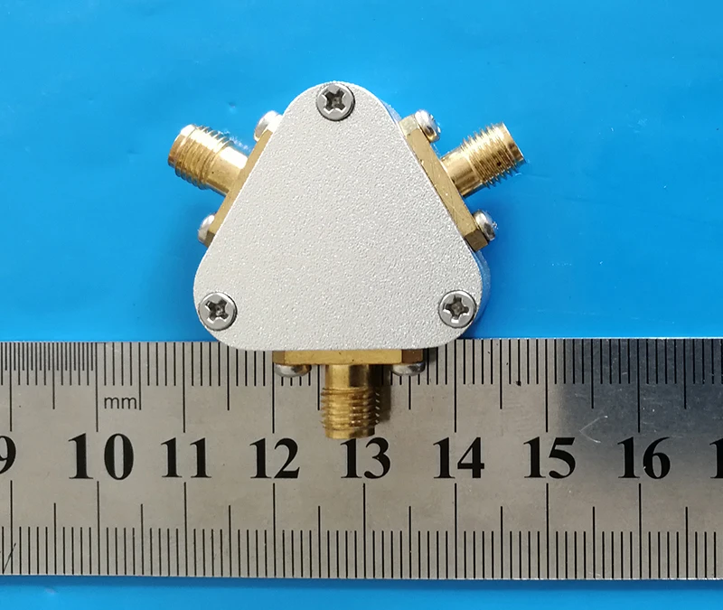 

Ultra-wideband 6dB Power Divider DC-8GHz Ultra-small Low Insertion Loss