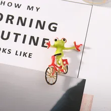 

Creative Funny Frog Enamel Pin Cute Cartoon Animal Bicycle Frog Brooches Shirt Lapel Bag Badge Jewelry Gift for Friends Kids