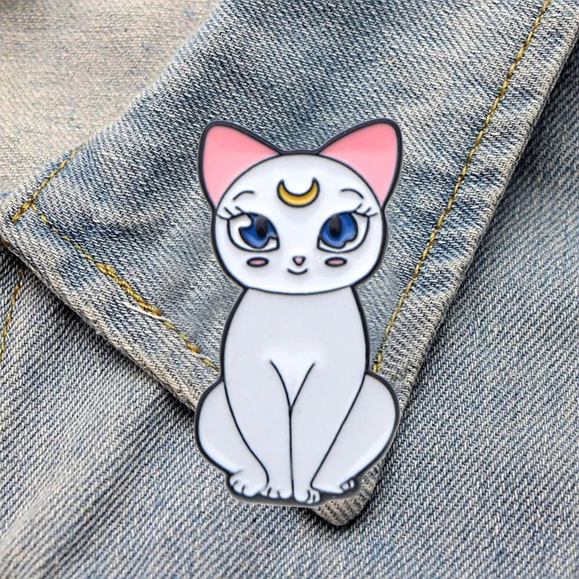 

DZ447 Moon Cats Anime Enamel Pins Custom Brooches Lapel Badge Jewelry For Friends Kids Gift
