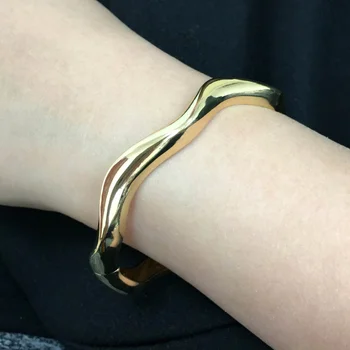 

Thread Wavy Alloy Cuff Bangles Bracelets For Women Metal Statement Geometric Bracelet Cheap Wholesale Jewelry 2019 New UKMOC