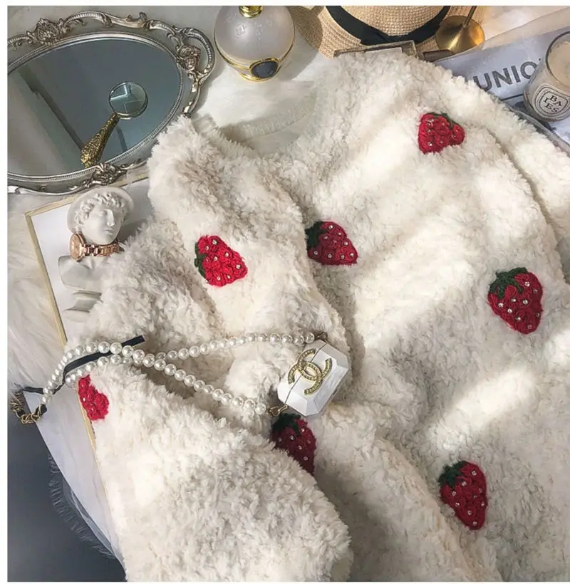 

Strawberry Lambwool Hoodies Crewneck Sweatshirt Women Winter Fleece Thick Oversized Hoodie Long Sleeve Tops Loose Plus Size