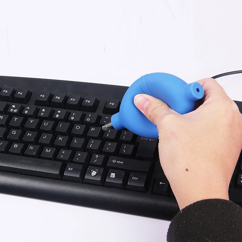 Cleaning-Computer-Keyboard-Rub