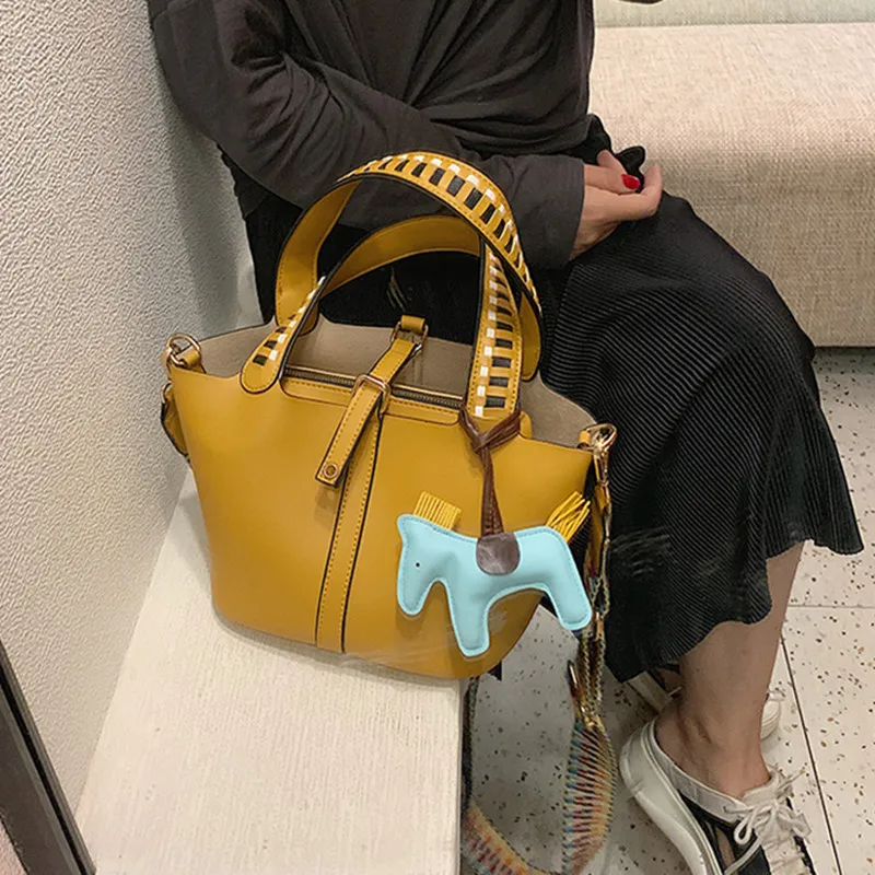 

Advanced Sense Bag Simple Large Capacity Bucket Bag Female 2019 New Korean Version Of The Wild Shoulder Slung Handbag
