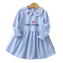 Весеннее платье для девочек детское платье принцессы в полоску с длинными рукавами и буквенным принтом клубники