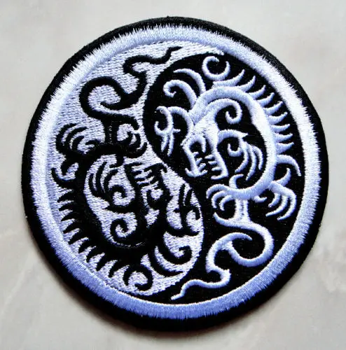 

Hot! Beautiful Yin Yang Black & White Dragon Embroidered Iron on Patch (≈ 7 cm)