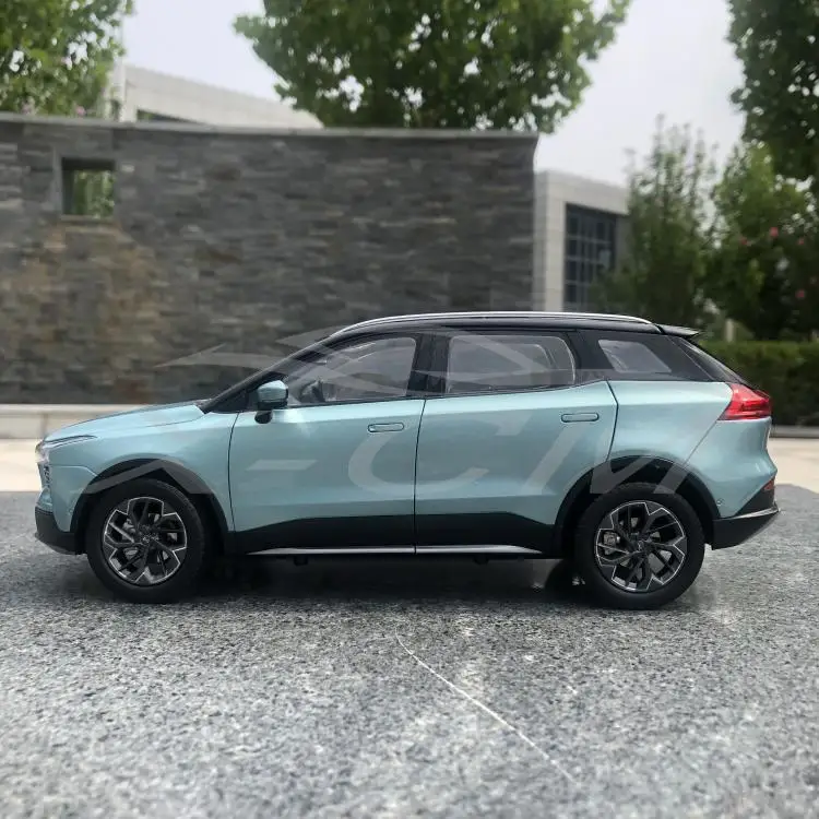 Литая под давлением модель автомобиля AIWAYS U5 1:18(синий)+ маленький подарок