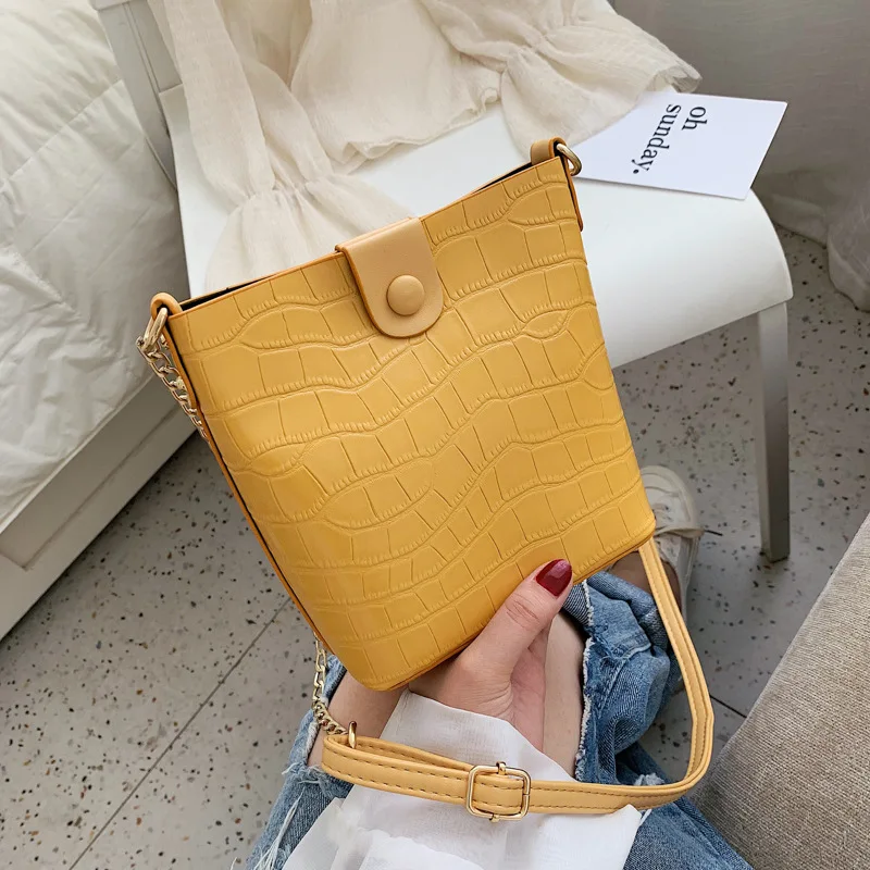 

CHIC Bucket Bag Women's New Style 2020 Small Fresh Trending Versitile Fashion Shoulder Bag Simple One-Shoulder Chain Bag