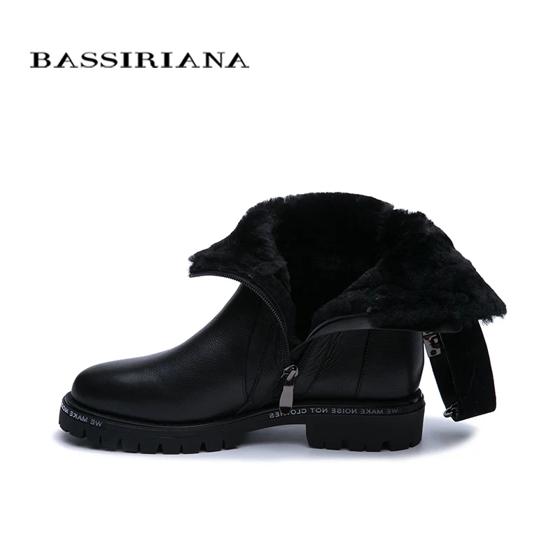 Online BASSIRIANA new. Snow boots. Natural fur to keep warm. Non slip bottom. Metal leather. Fashion brand new.