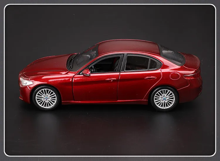 Bimeigao 1:24 Alfa Romeo модель автомобиля из сплава Stelvio Clover SUV Giulia