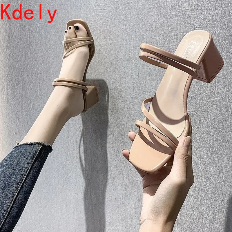 Шлепанцы женские на низком каблуке сланцы квадратный каблук открытый носок