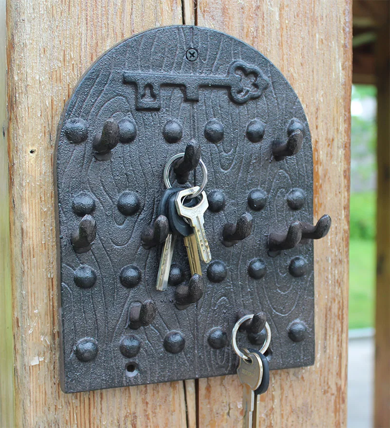 

18X4.7X23.5cm Retro Nostalgic Country Cast Iron Wrought Iron Key Hanging Board Home Garden Wall Decoration Key Hanging