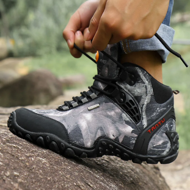 

Autumn & Winter Large Size Men Outdoor Climbing Boots Sports Waterproof Shoe Upper High Shoes Camouflage Trend