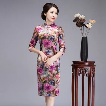 

Chinese traditional style Plus size XL Purple print banquet cheongsam new seven-point sleeve long carved velvet short cheongsam