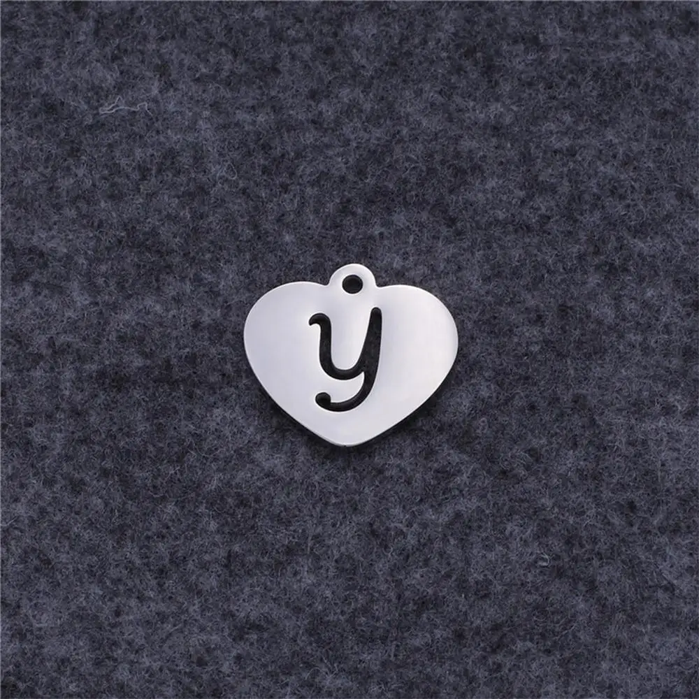 26 A-Z Английский алфавит в форме сердца Титановая Сталь Кулон Поиск для DIY Изготовление браслета ожерелья ювелирные изделия аксессуары ручной работы - Окраска металла: Y