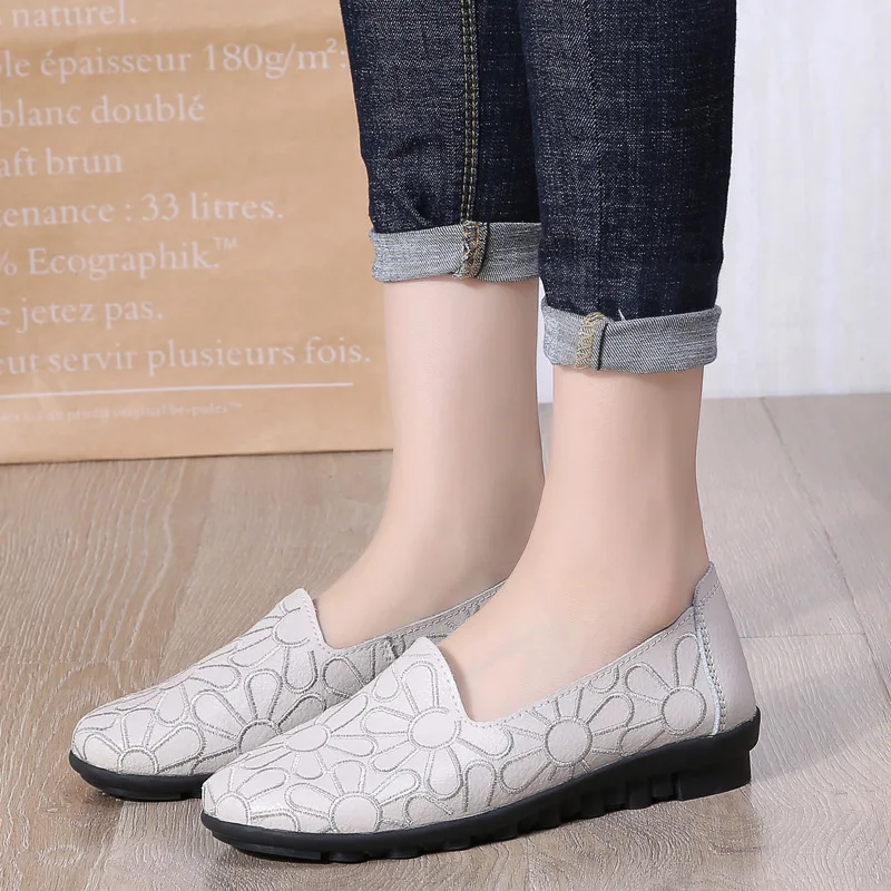 

2019 Spring New Style Embroidered Shoes Anti-slip Maternity Shoes Casual Wear-Resistant Mom Shoes Middle-aged WOMEN'S Shoes