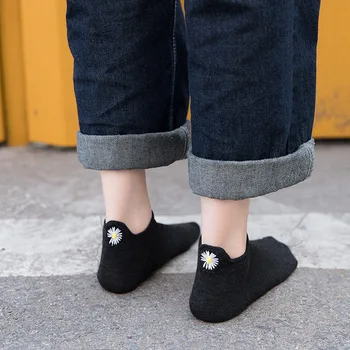 

2020 Thin Japanese Socks Women Heel Embroidered Little Daisies Ladies Ankle Socks Short Cotton Stealth Sock