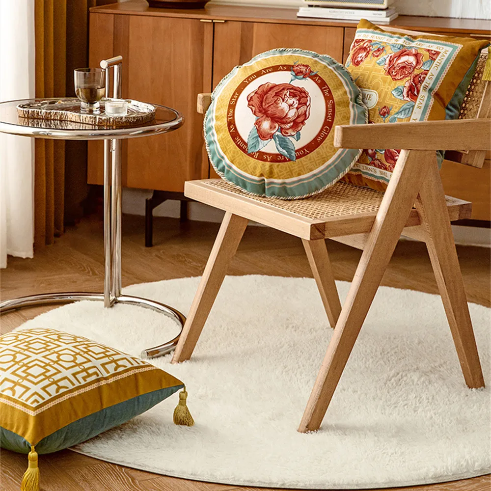 

Декоративная наволочка с романтическим цветком, винтажный потертый шик, наволочка с цветочным принтом красной розы, квадратная бархатная наволочка, золото, 45x45 см