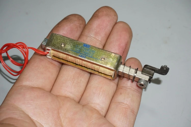 Импортный разборный механизм замка Электромагнит монтажный 18V Электромагнит применимый к 18-24V DC