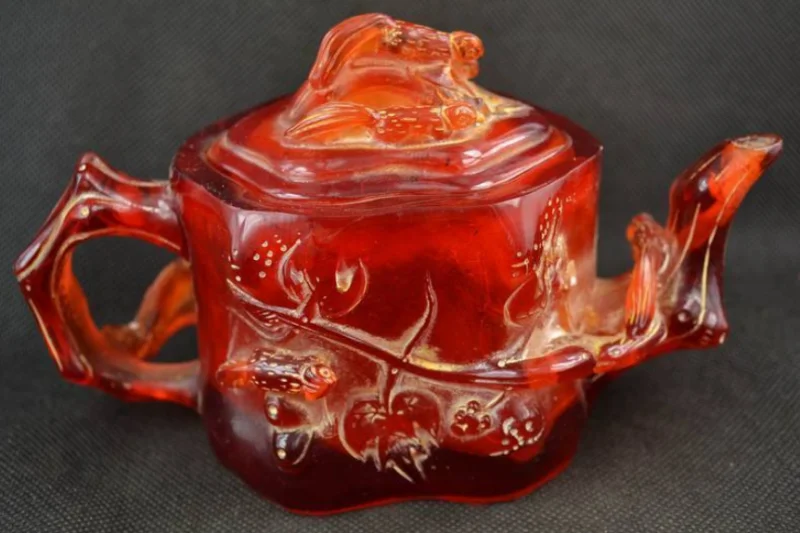 

7.15" China Collectibles Old Decorated Handwork Amber Carving Insects Teapot