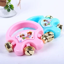 Монтессори Детские ручные колокольчики музыкальный погремушка с колокольчиком развивающие случайные кулоны игрушки для детский инструмент