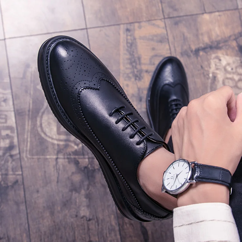 

New 2021 Luxury Leather Brogue Mens Flats Shoes Casual British Style Men Oxfords Fashion Brand Dress Shoes For Men