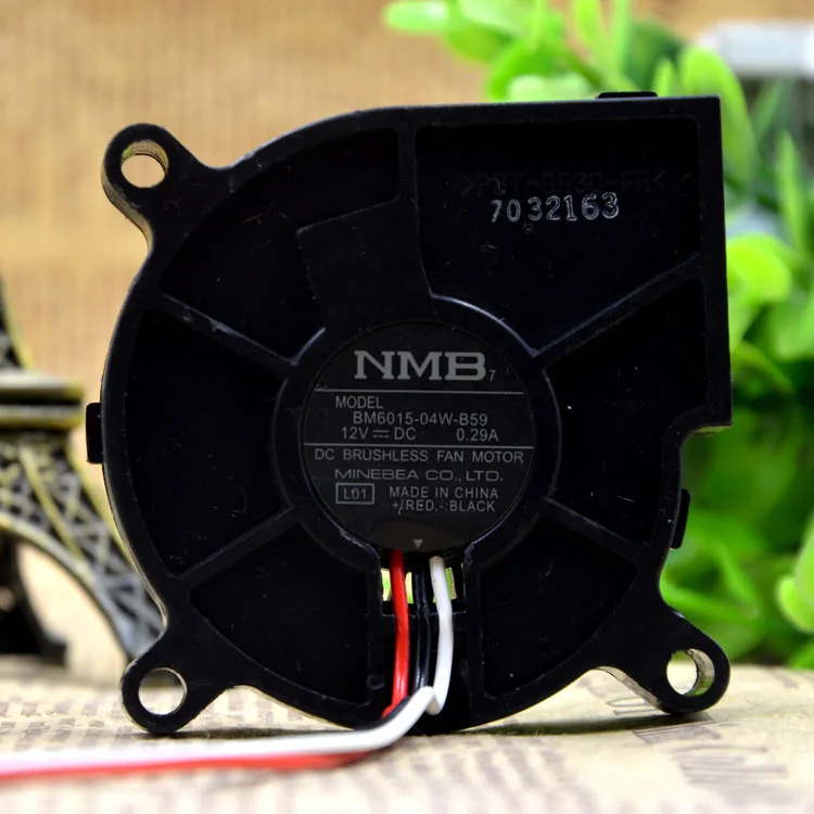 BM6015-04W-B59 6015 12 V. 29A 3 провода защита двигателя охлаждения