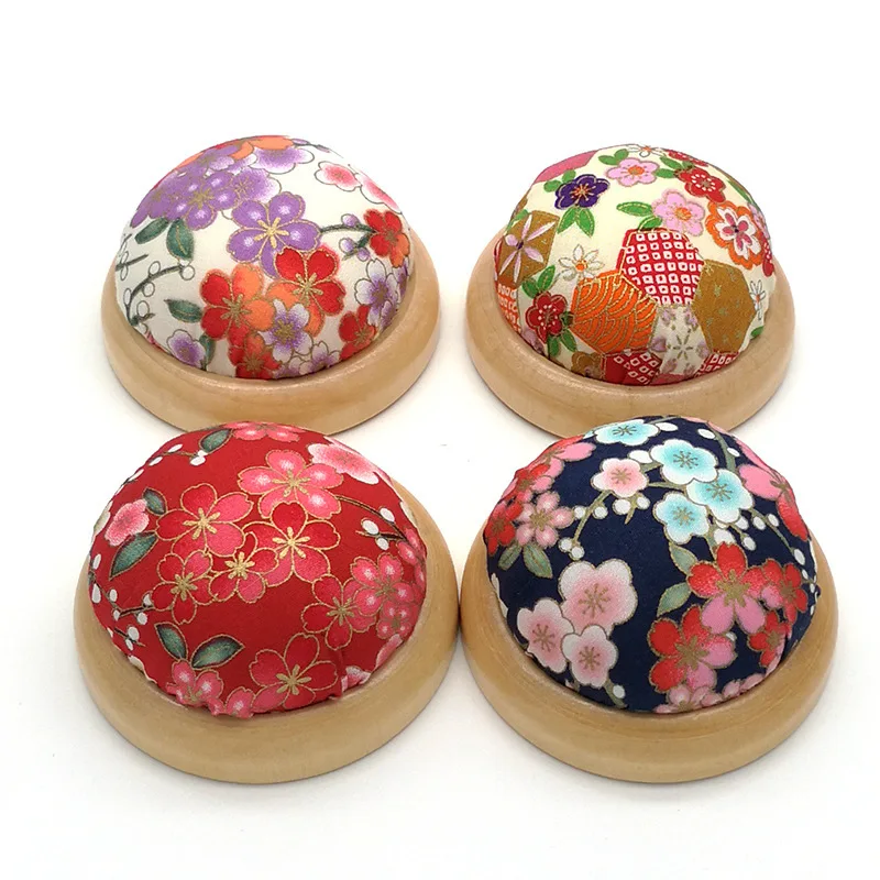 Cuscino Portaspilli In Legno Con Base - Per Cucito, Ricamo E Fai-da-Te (Colore Casuale) - Foto 2