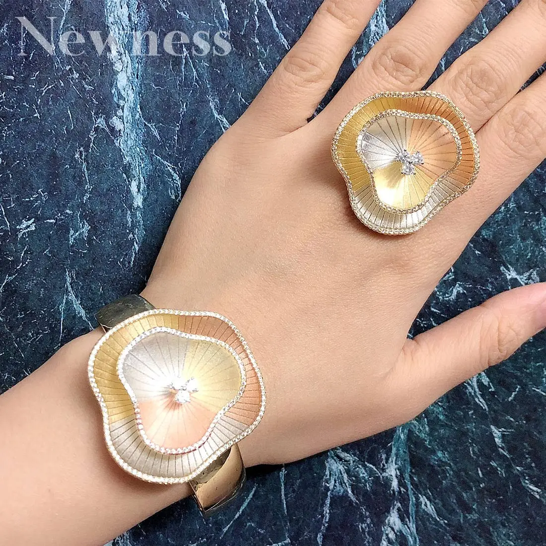 Newness класса люкс очень широкая(3 оттенка, переходящие плавно от темного к светлому), Нигерия, браслет, кольцо, наборы набор украшений для женщин Свадебные Циркон с украшением в виде кристаллов CZ Дубай Свадебные украшения