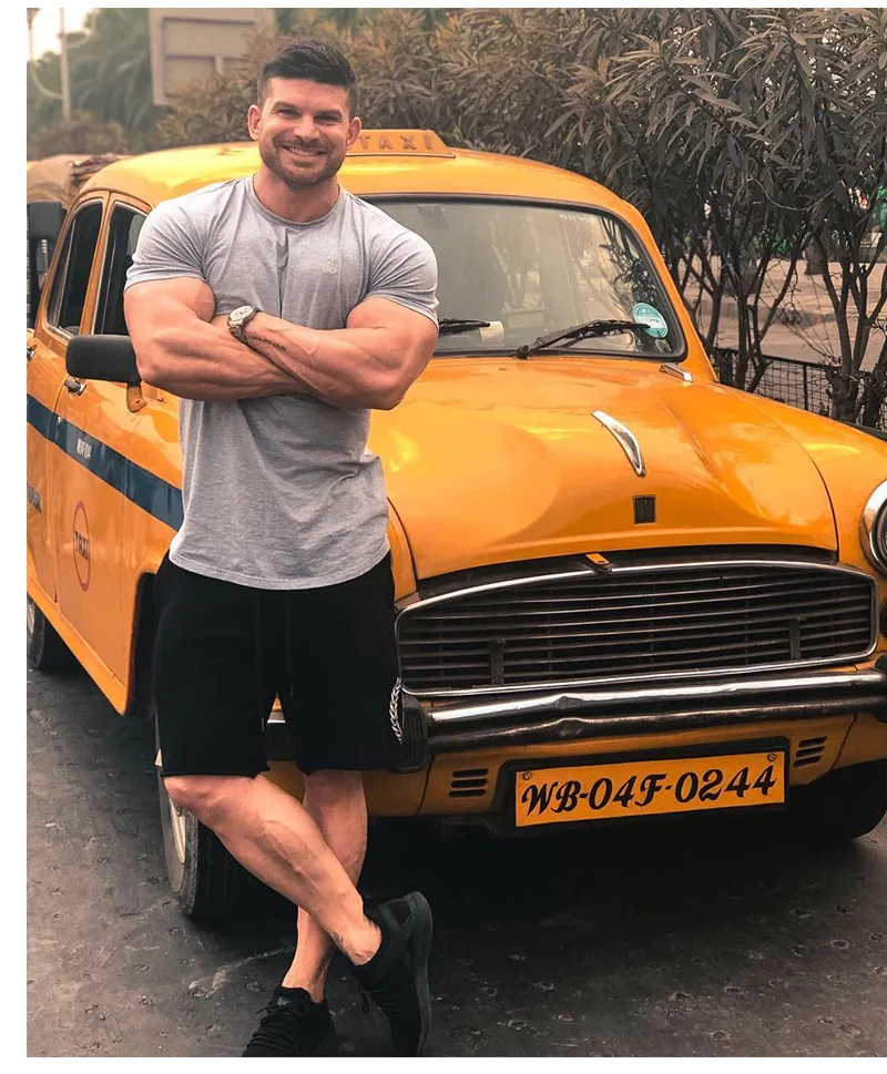 Muscle Dr. Европа и Америка братья рекламируют мужчин t Стиль Спорт Фитнес с коротким рукавом мужчин Slim Fit вырез лодочкой все-Хлопок T-s