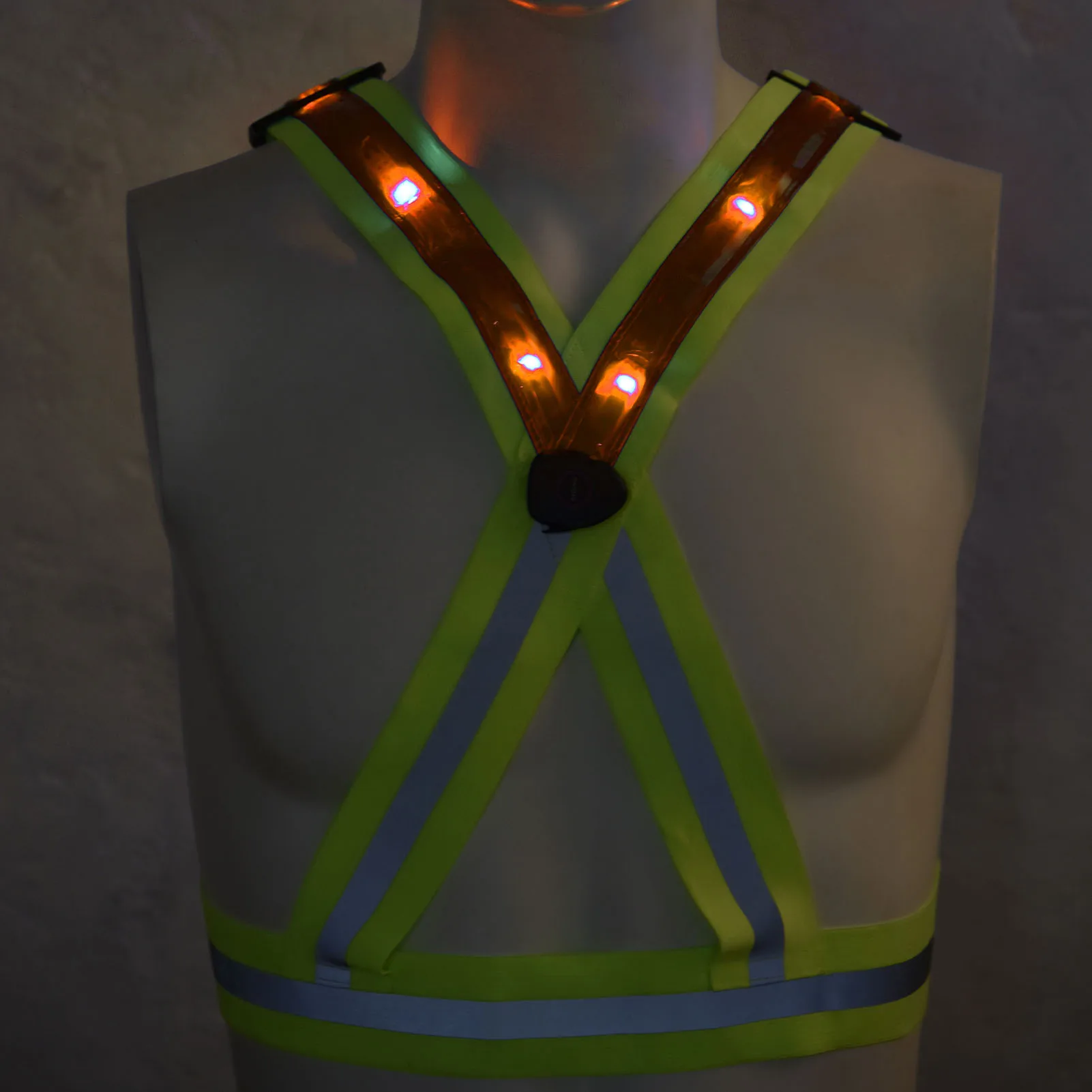 Gilet réfléchissant de Nuit, Gilet de Course à vélo Multifonction Veste de randonnée avec Sac de Rangement élastique pour Le Cyclisme de Course de Nuit Marathon(20 * 12 * 6cm-Jaune