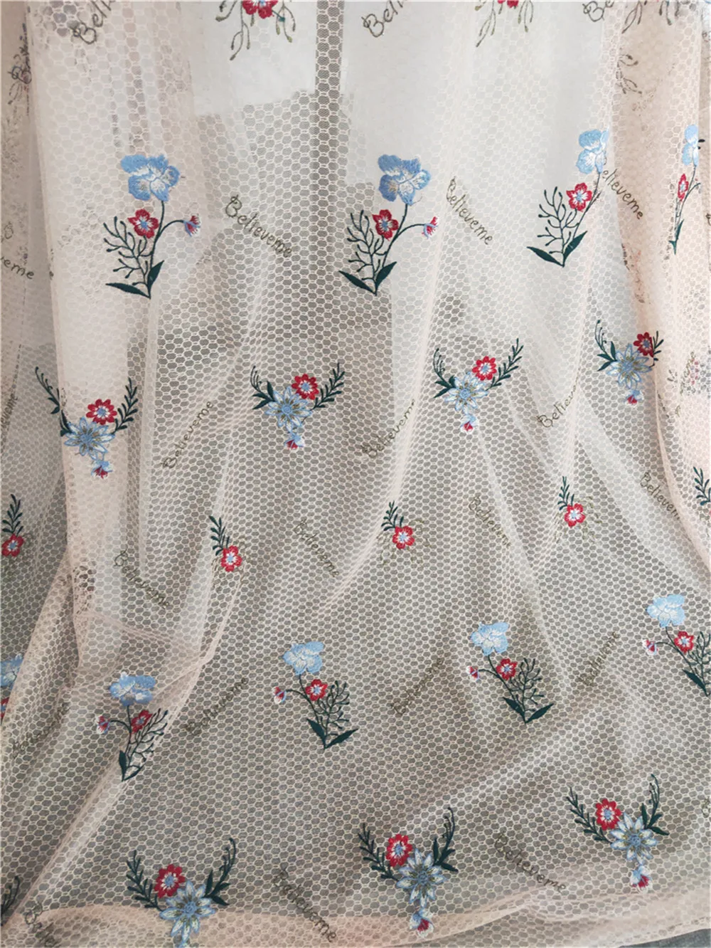 Beliveme Цветочная вышивка на сетке для модного Свадебного Шоу вечернее платье кружевная ткань DIY шитье для детского платья шторы