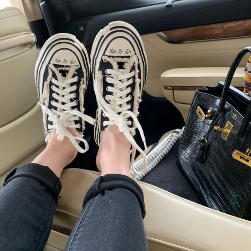 Chinese Casual Harajuku European Canvas Thick Sole Elevator Women Sneakers Black And White Flats Creepers Platform Shoes Muffin