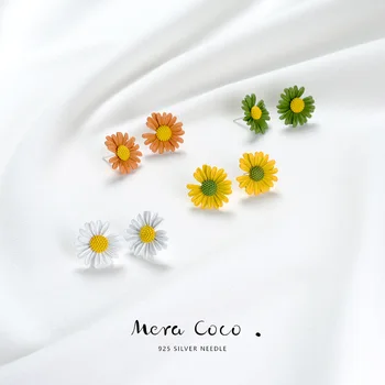 

Celebrity Style Little Daisy Earrings Female South Korea Elegant Needles Ear Stud 2020 New Style chao wang Red Ear S