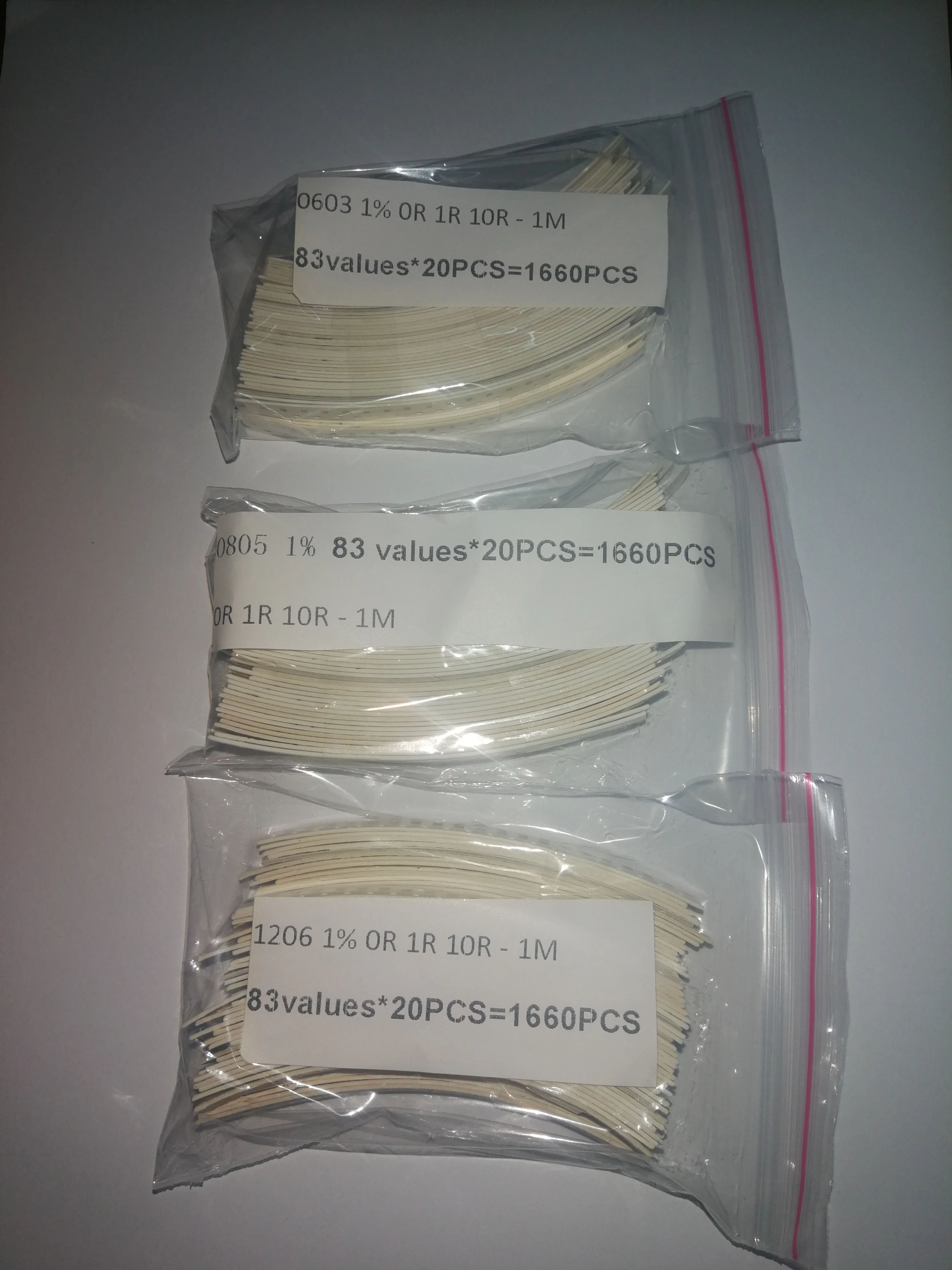 

0402 0603 0805 1206 SMD Resistor Kit 5% 1% 0 Ohm 1OHM 10ohm to 1M ohm 83 values*20pcs=1660pcs 0R 1R 10R - 1M