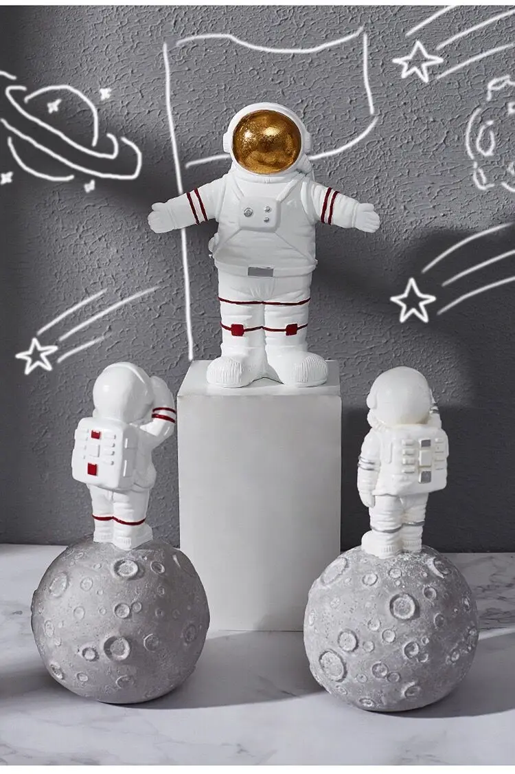 Astronaut on The Moon Creative Design Space Statue Ornaments Living Room TV Cabinet Shop Window Model Decoration | Дом и сад