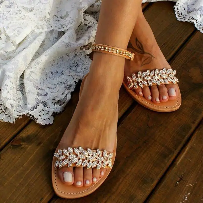 Летние сандалии на плоской подошве сандалии Для женщин модные стразы с открытым носком сандалии с пряжкой Свадебная вечеринка плюс Размеры 34–43 - Цвет: brown