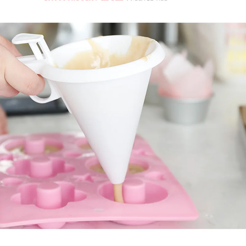 

Cream Chocolate Funnel for Baking Cake Decorating pastry Batter Dispenser Candy Cake Kitchen Utensils Funnel Tools C1347 b