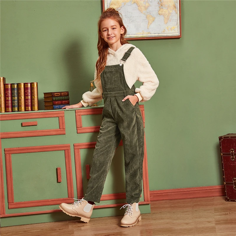SHEIN/Детский комбинезон в армейском стиле зеленого цвета с карманами спереди; консервативный комбинезон для детей; коллекция года; Зимние Повседневные вельветовые комбинезоны без рукавов с прямыми штанинами