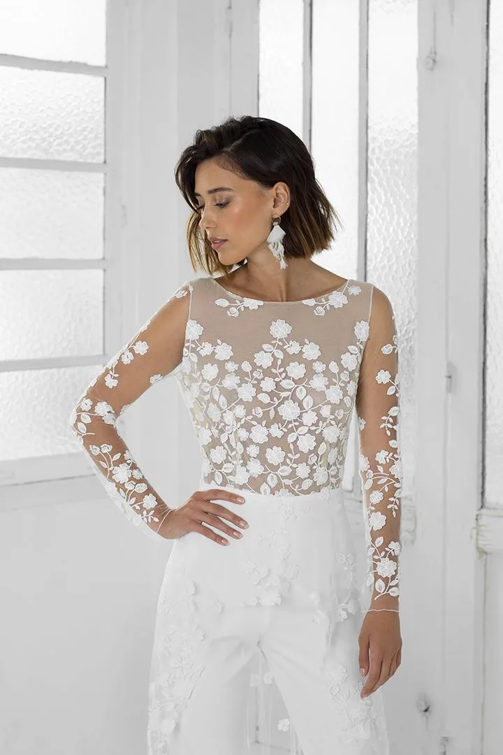 White Jumpsuit Beach Wedding Dresses Jewel Neck Long Sleeve Backless Ankle Length Bridal Outfit Lace Summer Wedding Gowns White Jumpsuit Beach Wedding Dresses Jewel Neck Long Sleeve Backless Ankle Length Bridal Outfit Lace Summer Wedding Gowns
