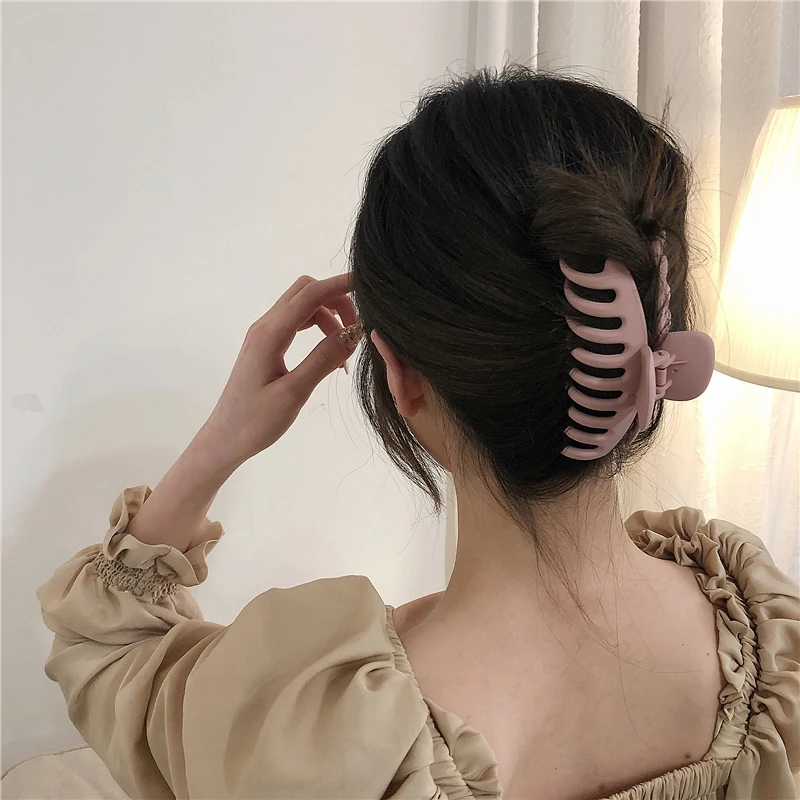 Scrub Color Acrylic Grasp Clip Simple Oval Hollow Leopard Grasp Hair Crab for Women Makeup Bath Hair Accessories - Image 2